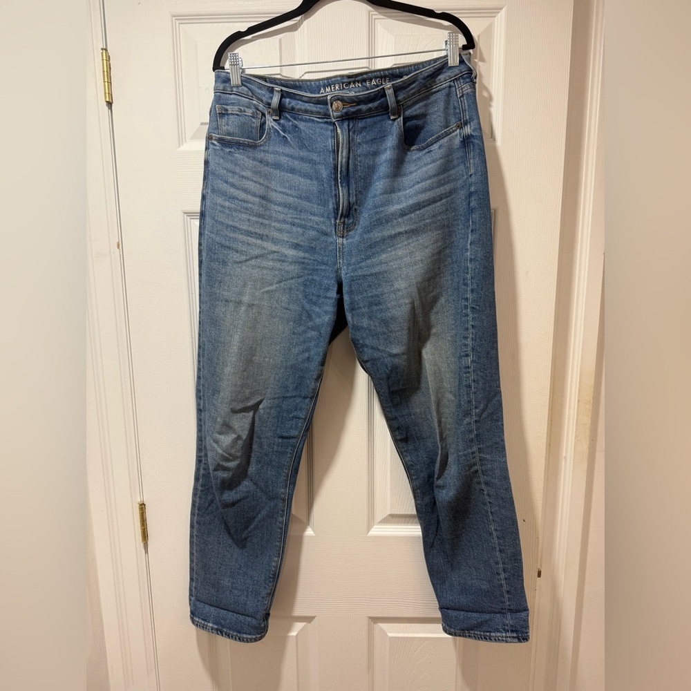 American Eagle Outfitters Mom Jean